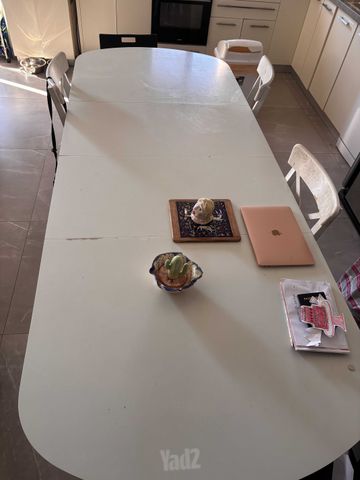 שולחן אוכל