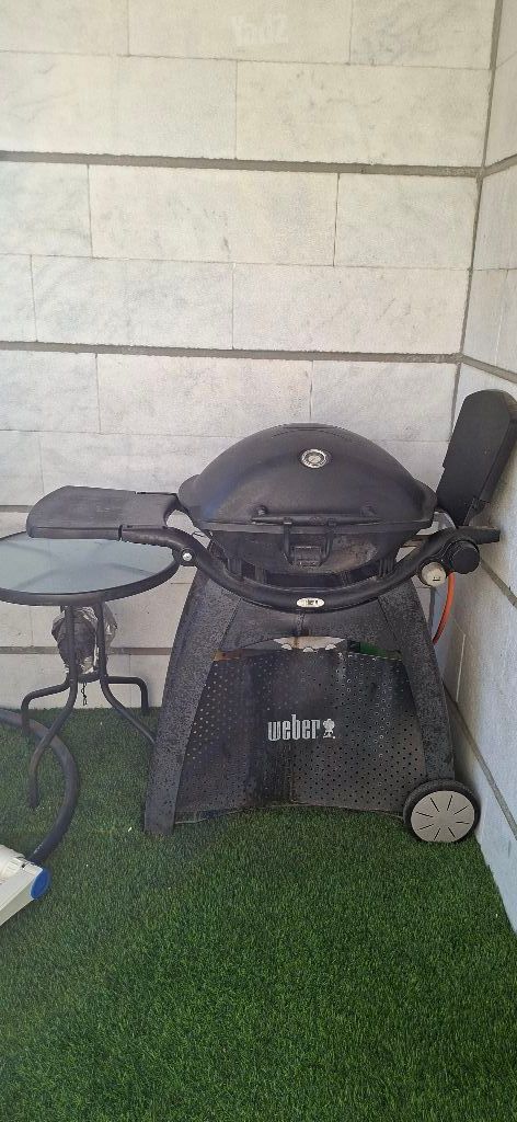 מנגל Weber Q3200