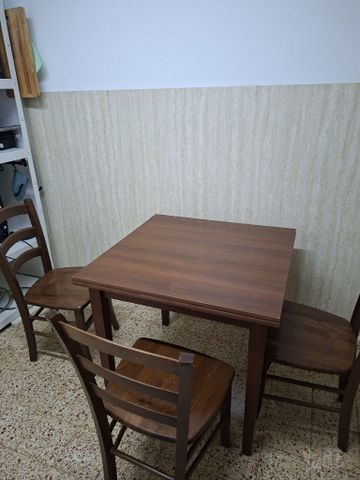 שולחן ו3 כיסאות
