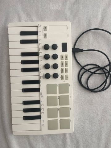 מקלדת MIDI (smk25)