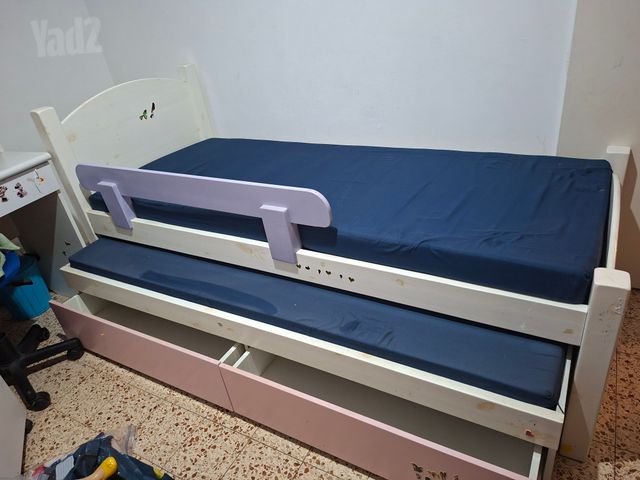 מיטת חבר עצמלה