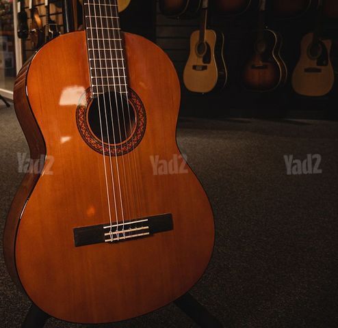 גיטרה YAMAHA C40 וguitare