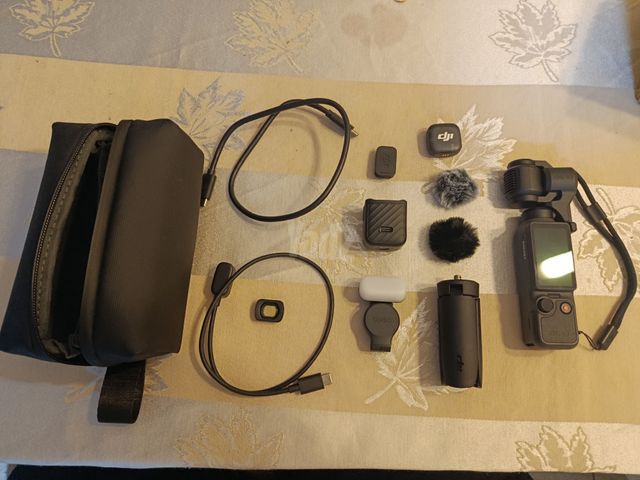 DJI pocket 4 creator combo