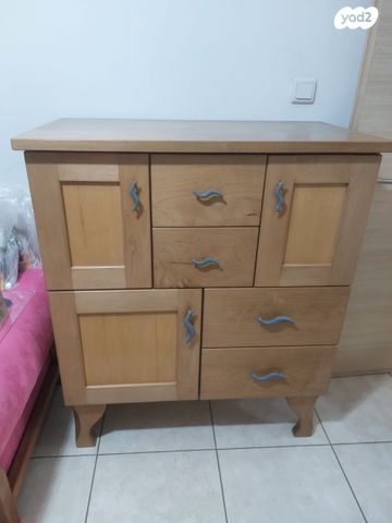 קומודה+שולחן