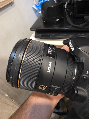 עדשת 85 mm של סיגמא