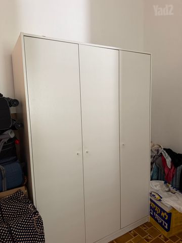 2 ארונות בגדים
