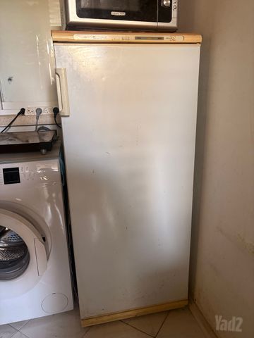 מקפיא עומד Indesit Tropical