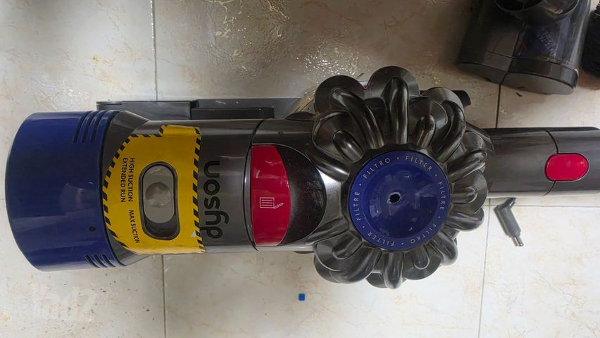 דייסון v8