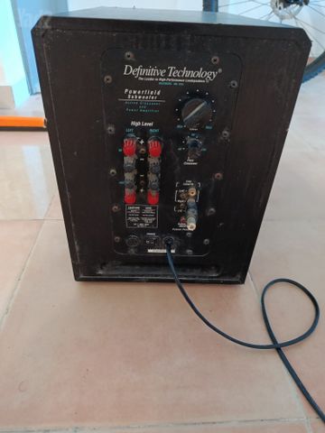 סאבוופר Definitive Technology