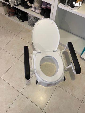 אסלה עם ידיות