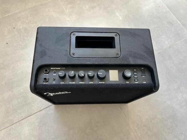 Fender Mustang LT25