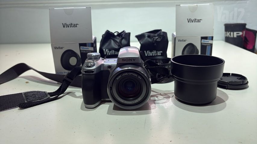 מצלמת Sony DSC-H9+ עדשות