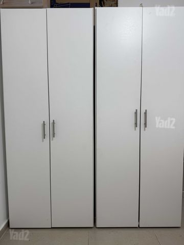 ארון תלייה עם מדף למעלה