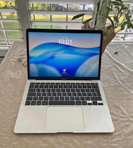 MACBOOK AIR 2020 M1;