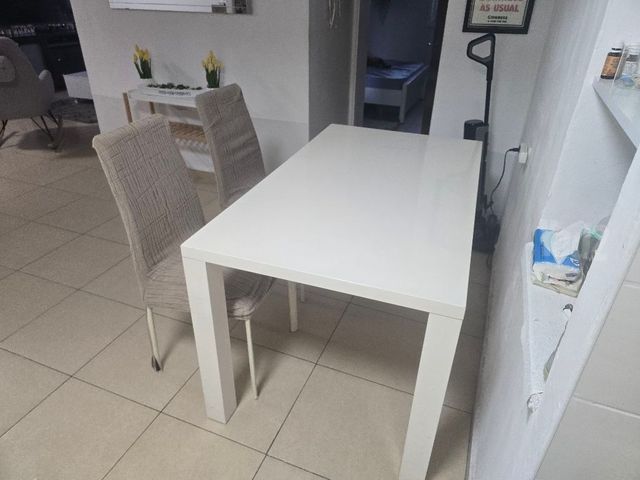 שולחן ו2 כסאות