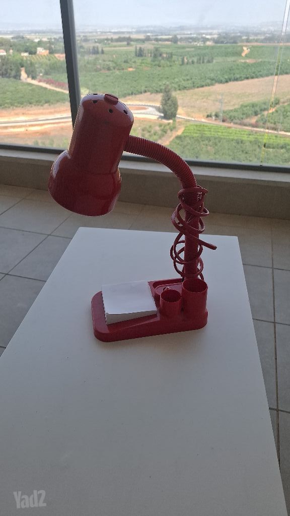 מנורת שולחן