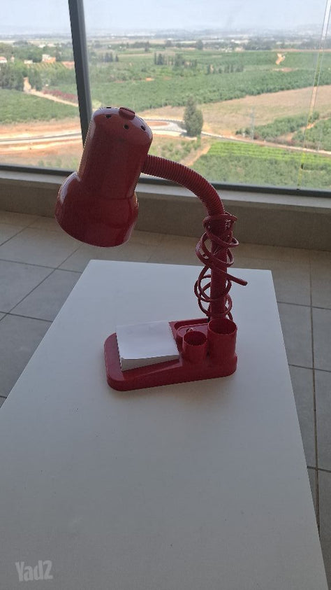 מנורת שולחן