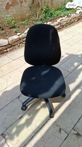 כיסא משרדי לא עולה ולא יורד
