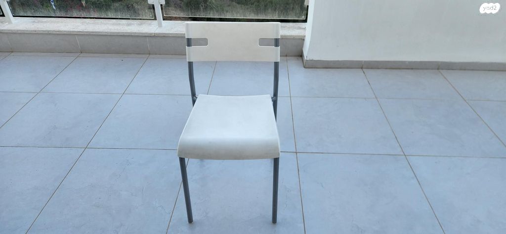 כיסא פלסטיק
