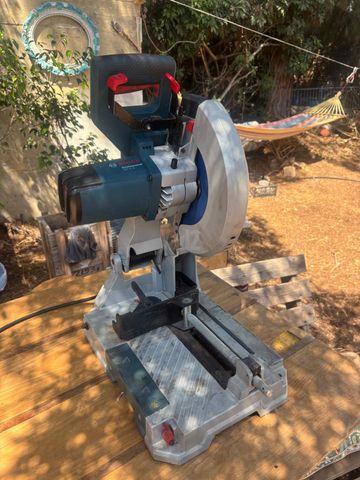 מסור נייח למתכת  Bosch