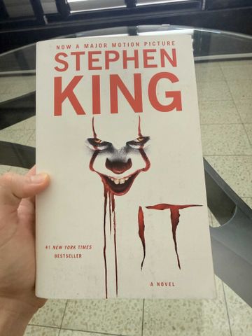 IT מאת Stephen King (באנגלית)