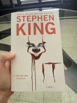 IT מאת Stephen King (באנגלית)