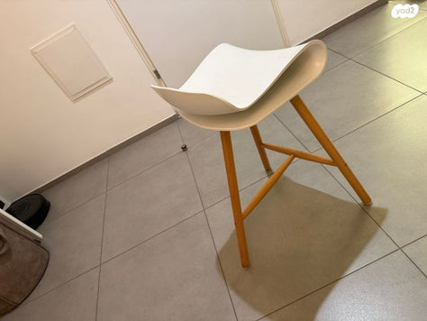 4 כיסאות בר מעוצבים