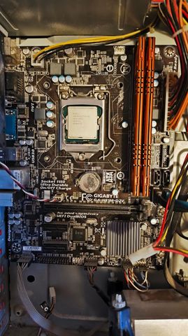 לוח אם GIGABYTE H81M-D2V