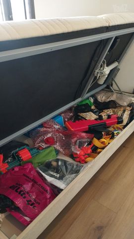 שתי מיטות נוער