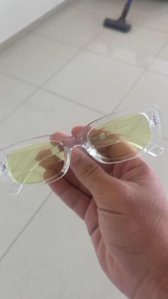 משקפיים לים