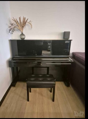 פסנתר דגם YAMAHA U1