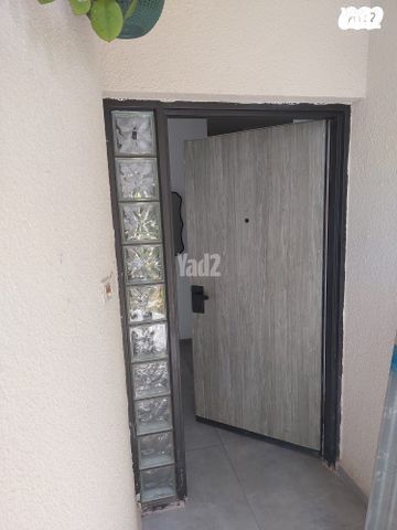 דלת רב בריח