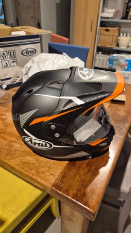 קסדת Arai tour X4