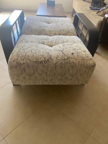 כורסא לסלון מעץ