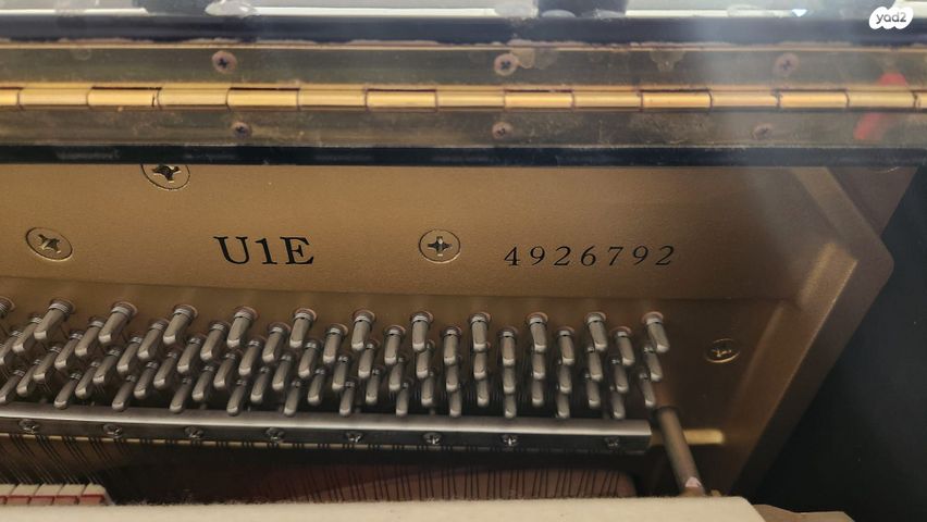 פסנתר YAMAHA U1E