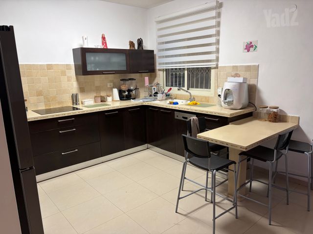 מטבח מעץ מלא
