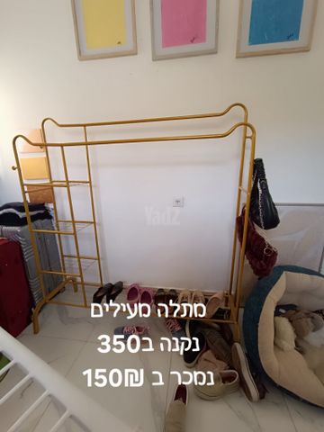 מתלה מעילים