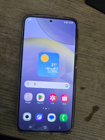 גלקסי s24+ עם מטען מהיר