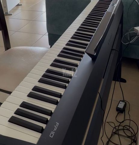 פסנתר Roland FP-10