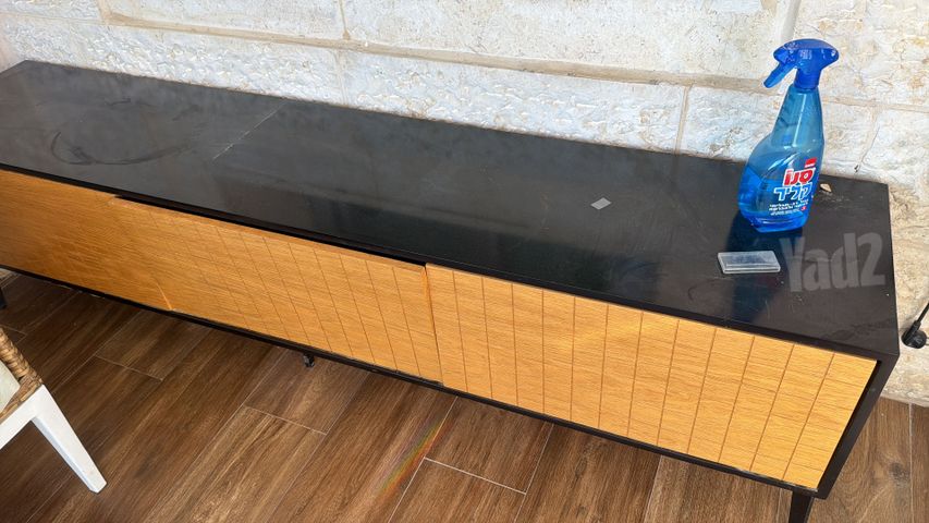 מזנון מעץ מלא