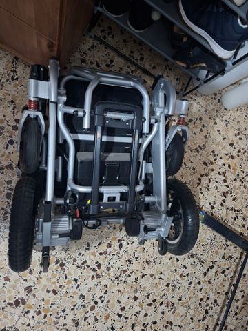 כיסא גלגלים