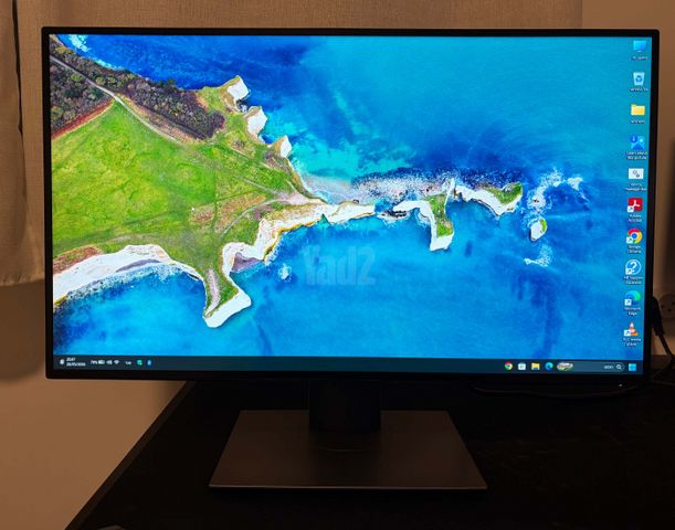 מסך מחשב Dell U2520D