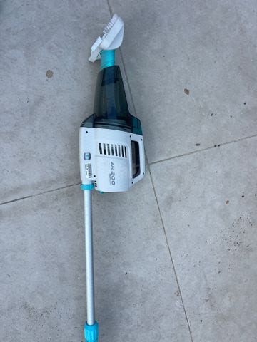 רובוט לבריכה