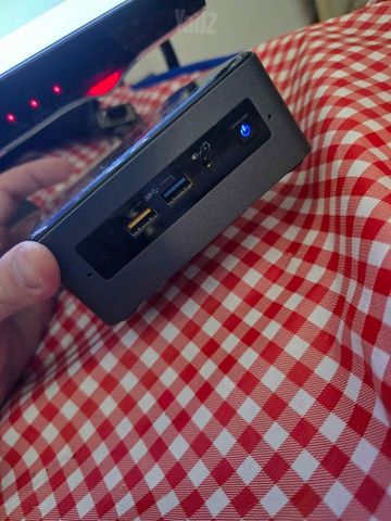 מחשב intel nuc קטן לסלון