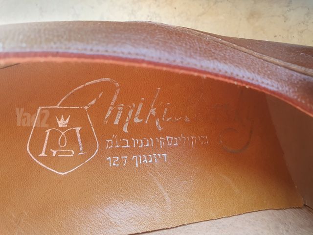 נעלי עור חדשות