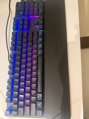 מקלדת SteelSeries Apex 5