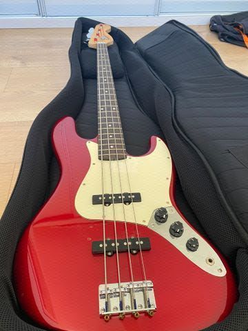גיטרה בס squier jazz bass