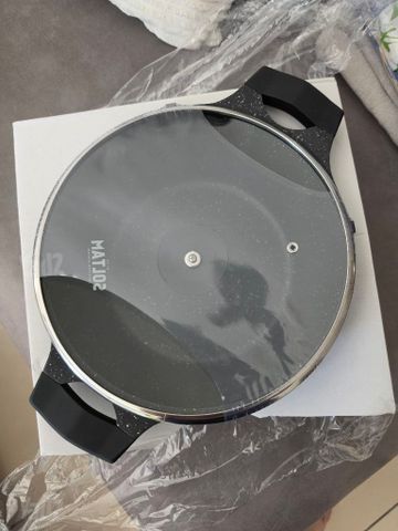 סיר של סולתם חדש באריזה