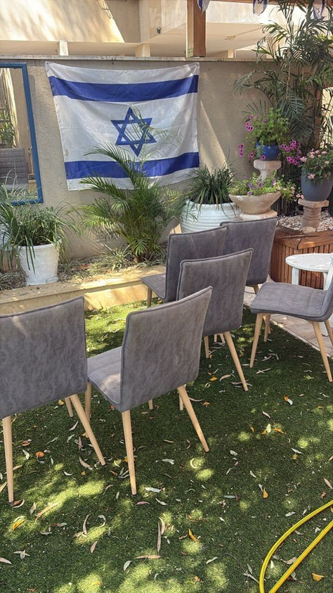 כיסאות שולחן