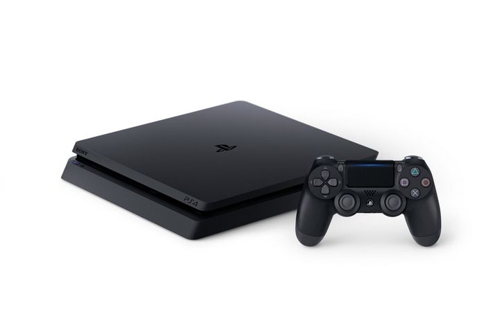 PLAYSTATION 4